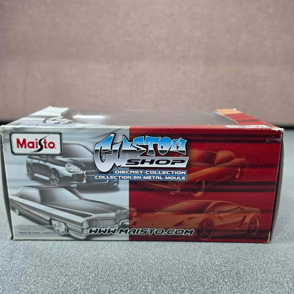 Maisto 1957 Chevrolet Corvette 1:24 Burgundy NIB Custom Shop Diecast Model Car